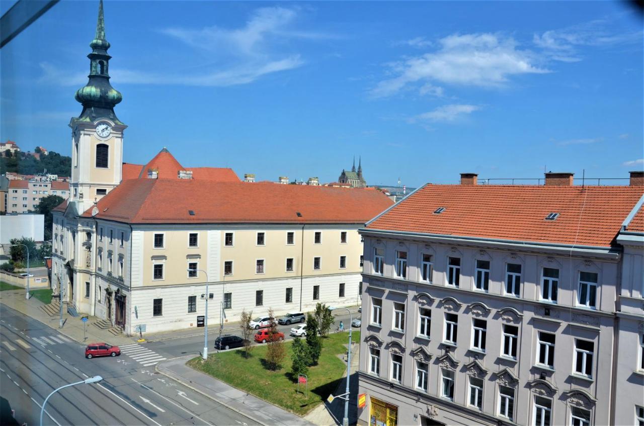 New Apartment With Garage Parking Brno Exterior foto
