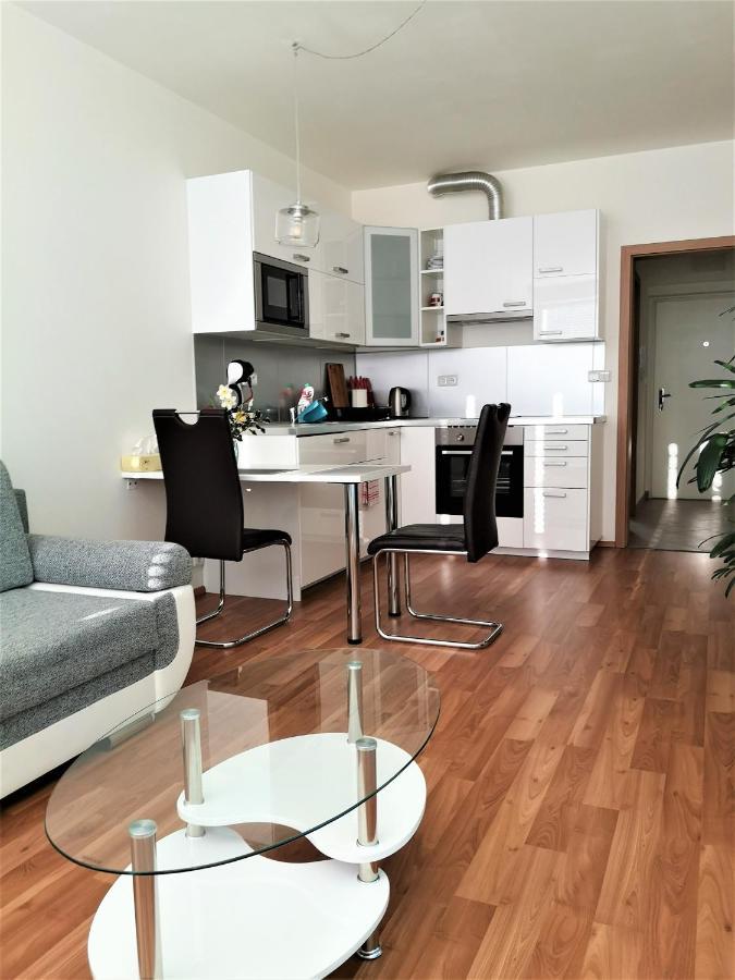 New Apartment With Garage Parking Brno Exterior foto